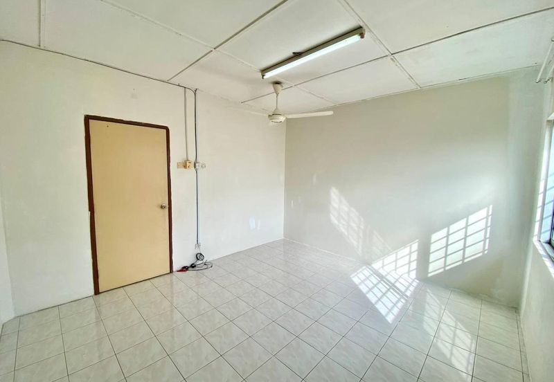 DEKAT MRT❗️Double Storey Taman Pinggiran Putra Seri Kembangan FOR SALE