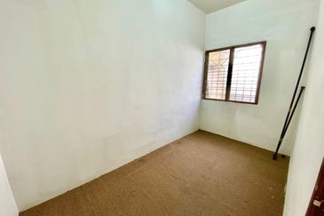 DEKAT MRT❗️Double Storey Taman Pinggiran Putra Seri Kembangan FOR SALE