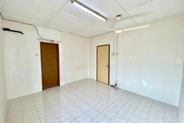 DEKAT MRT❗️Double Storey Taman Pinggiran Putra Seri Kembangan FOR SALE