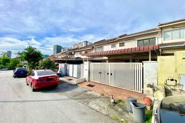 DEKAT MRT❗️Double Storey Taman Pinggiran Putra Seri Kembangan FOR SALE
