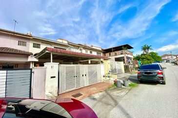 DEKAT MRT❗️Double Storey Taman Pinggiran Putra Seri Kembangan FOR SALE