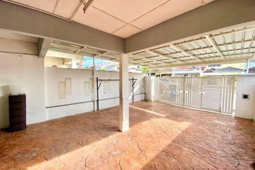 DEKAT MRT❗️Double Storey Taman Pinggiran Putra Seri Kembangan FOR SALE