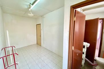 DEKAT MRT❗️Double Storey Taman Pinggiran Putra Seri Kembangan FOR SALE