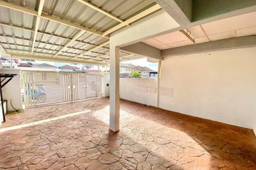 DEKAT MRT❗️Double Storey Taman Pinggiran Putra Seri Kembangan FOR SALE