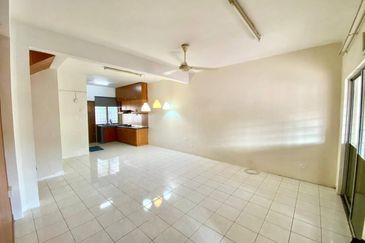 DEKAT MRT❗️Double Storey Taman Pinggiran Putra Seri Kembangan FOR SALE