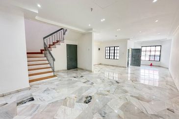 MOVE IN CONDITION❗️DOUBLE STOREY TERRACE INTERMEDIATE TAMAN MALURI CHERAS KEPONG KUALA LUMPUR FOR SALE 