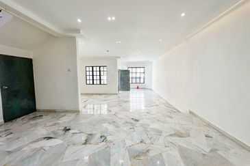 MOVE IN CONDITION❗️DOUBLE STOREY TERRACE INTERMEDIATE TAMAN MALURI CHERAS KEPONG KUALA LUMPUR FOR SALE 