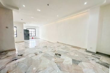 MOVE IN CONDITION❗️DOUBLE STOREY TERRACE INTERMEDIATE TAMAN MALURI CHERAS KEPONG KUALA LUMPUR FOR SALE 