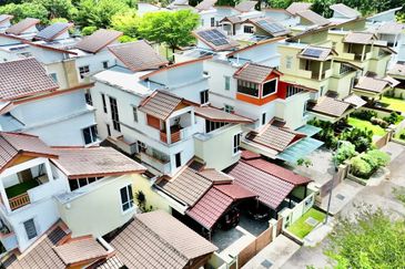 FACING OPEN❗️JALAN KAKI KE SURAU 3 Storey Zero Lot Bungalow Seksyen 4 Shah Alam FOR SALE 