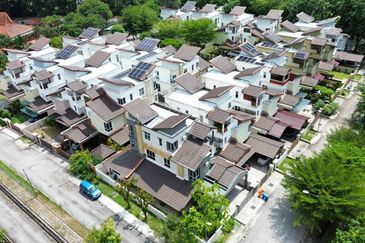 FACING OPEN❗️JALAN KAKI KE SURAU 3 Storey Zero Lot Bungalow Seksyen 4 Shah Alam FOR SALE 