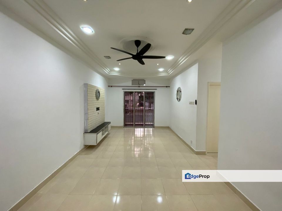 Kristal Heights Ground Floor Seksyen 7 Shah Alam, Well maintained | Condominium FOR SALE! - RM450k Negotiable, Selangor, Shah Alam
