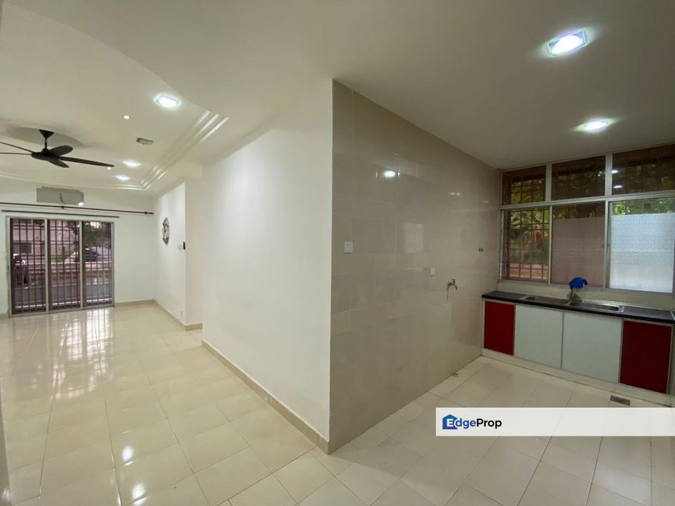 Kristal Heights Ground Floor Seksyen 7 Shah Alam, Well maintained | Condominium FOR SALE! - RM450k Negotiable, Selangor, Shah Alam