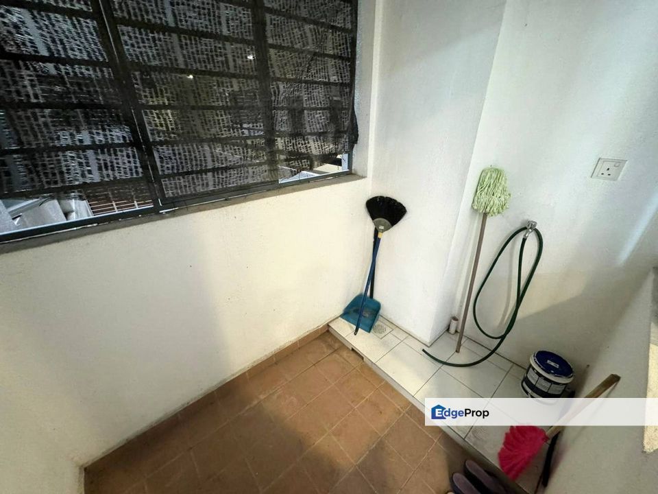Penaga Taman Raintree Batu Caves Selangor, Facing Swimming Pool Ready Move-in Condition | Service Apartment FOR SALE! - RM350k Only!, Selangor, Batu Caves 