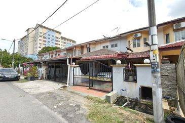 Seksyen 5 Bandar Baru Bangi Selangor, Paling Murah Boleh 100% Loan | Double Storey Terrace FOR SALE! - RM430k