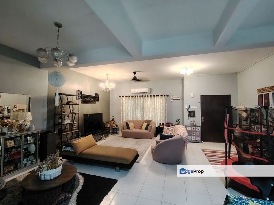 Taman Suria Tropika Serdang Seri Kembangan Selangor, 22 x 70 Cheapest Unit | Double Storey FOR SALE! - RM650k, Selangor, Serdang