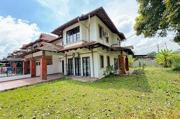 Jalan Rampaisari Bandar Sungai Buaya Rawang, Corner Lot Refurbished Cantik | Double Storey Terrace CORNER LOT For Sale! - RM490k Negotiable