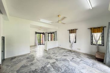 Jalan Rampaisari Bandar Sungai Buaya Rawang, Corner Lot Refurbished Cantik | Double Storey Terrace CORNER LOT For Sale! - RM490k Negotiable