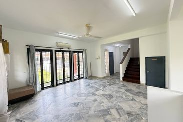 Jalan Rampaisari Bandar Sungai Buaya Rawang, Corner Lot Refurbished Cantik | Double Storey Terrace CORNER LOT For Sale! - RM490k Negotiable