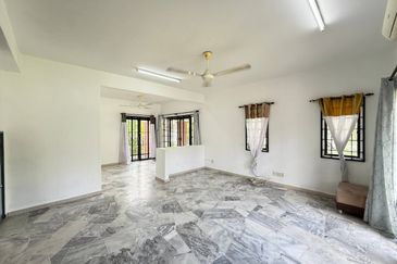 Jalan Rampaisari Bandar Sungai Buaya Rawang, Corner Lot Refurbished Cantik | Double Storey Terrace CORNER LOT For Sale! - RM490k Negotiable