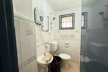 Jalan Rampaisari Bandar Sungai Buaya Rawang, Corner Lot Refurbished Cantik | Double Storey Terrace CORNER LOT For Sale! - RM490k Negotiable