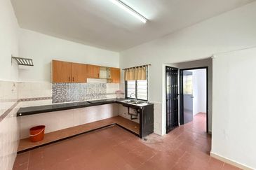 Jalan Rampaisari Bandar Sungai Buaya Rawang, Corner Lot Refurbished Cantik | Double Storey Terrace CORNER LOT For Sale! - RM490k Negotiable