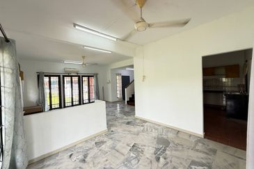 Jalan Rampaisari Bandar Sungai Buaya Rawang, Corner Lot Refurbished Cantik | Double Storey Terrace CORNER LOT For Sale! - RM490k Negotiable