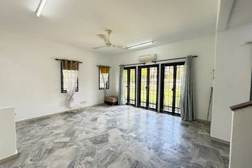 Jalan Rampaisari Bandar Sungai Buaya Rawang, Corner Lot Refurbished Cantik | Double Storey Terrace CORNER LOT For Sale! - RM490k Negotiable