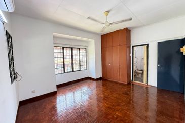 Jalan Rampaisari Bandar Sungai Buaya Rawang, Corner Lot Refurbished Cantik | Double Storey Terrace CORNER LOT For Sale! - RM490k Negotiable