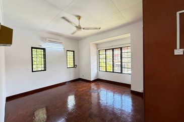 Jalan Rampaisari Bandar Sungai Buaya Rawang, Corner Lot Refurbished Cantik | Double Storey Terrace CORNER LOT For Sale! - RM490k Negotiable