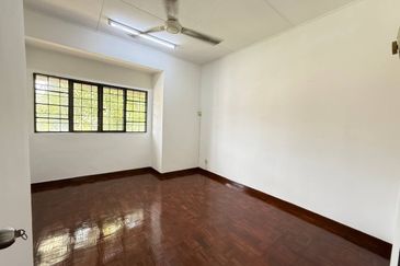Jalan Rampaisari Bandar Sungai Buaya Rawang, Corner Lot Refurbished Cantik | Double Storey Terrace CORNER LOT For Sale! - RM490k Negotiable