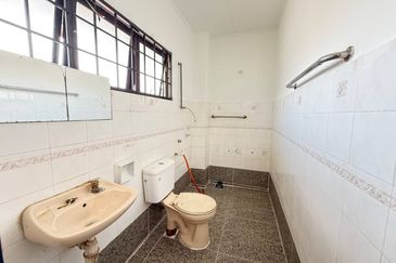 Jalan Rampaisari Bandar Sungai Buaya Rawang, Corner Lot Refurbished Cantik | Double Storey Terrace CORNER LOT For Sale! - RM490k Negotiable