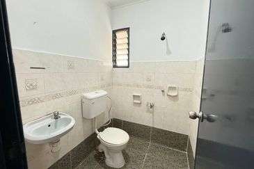 Jalan Rampaisari Bandar Sungai Buaya Rawang, Corner Lot Refurbished Cantik | Double Storey Terrace CORNER LOT For Sale! - RM490k Negotiable