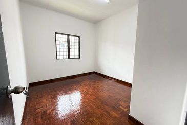 Jalan Rampaisari Bandar Sungai Buaya Rawang, Corner Lot Refurbished Cantik | Double Storey Terrace CORNER LOT For Sale! - RM490k Negotiable