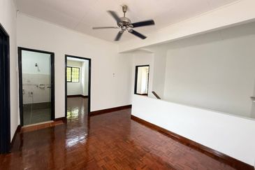 Jalan Rampaisari Bandar Sungai Buaya Rawang, Corner Lot Refurbished Cantik | Double Storey Terrace CORNER LOT For Sale! - RM490k Negotiable