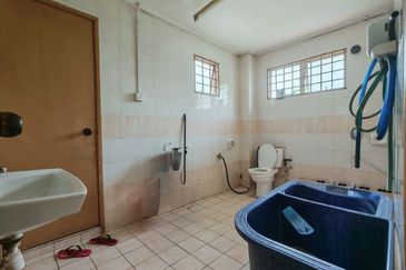 Taman Bukit Subang Seksyen U16 Shah Alam, 22 x 80 Extended Dapur 5 Min ke Elmina Lakeside Mall | Double Storey Terrace FOR SALE! - RM660k Negotiable