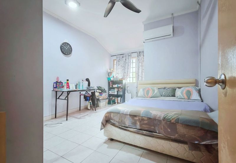 Taman Bukit Subang Seksyen U16 Shah Alam, 22 x 80 Extended Dapur 5 Min ke Elmina Lakeside Mall | Double Storey Terrace FOR SALE! - RM660k Negotiable