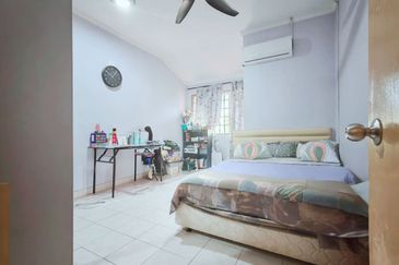 Taman Bukit Subang Seksyen U16 Shah Alam, 22 x 80 Extended Dapur 5 Min ke Elmina Lakeside Mall | Double Storey Terrace FOR SALE! - RM660k Negotiable