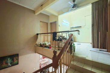 Taman Bukit Subang Seksyen U16 Shah Alam, 22 x 80 Extended Dapur 5 Min ke Elmina Lakeside Mall | Double Storey Terrace FOR SALE! - RM660k Negotiable