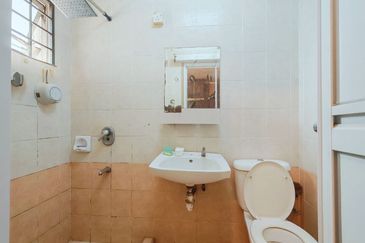 Taman Bukit Subang Seksyen U16 Shah Alam, 22 x 80 Extended Dapur 5 Min ke Elmina Lakeside Mall | Double Storey Terrace FOR SALE! - RM660k Negotiable