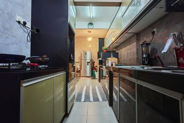 Taman Bukit Subang Seksyen U16 Shah Alam, 22 x 80 Extended Dapur 5 Min ke Elmina Lakeside Mall | Double Storey Terrace FOR SALE! - RM660k Negotiable
