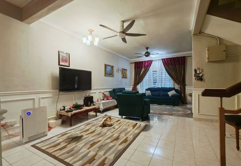 Taman Bukit Subang Seksyen U16 Shah Alam, 22 x 80 Extended Dapur 5 Min ke Elmina Lakeside Mall | Double Storey Terrace FOR SALE! - RM660k Negotiable