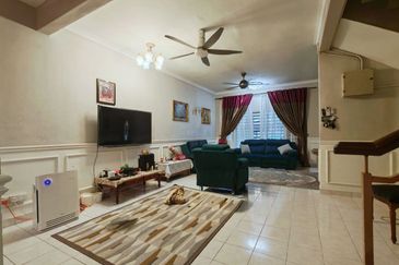 Taman Bukit Subang Seksyen U16 Shah Alam, 22 x 80 Extended Dapur 5 Min ke Elmina Lakeside Mall | Double Storey Terrace FOR SALE! - RM660k Negotiable