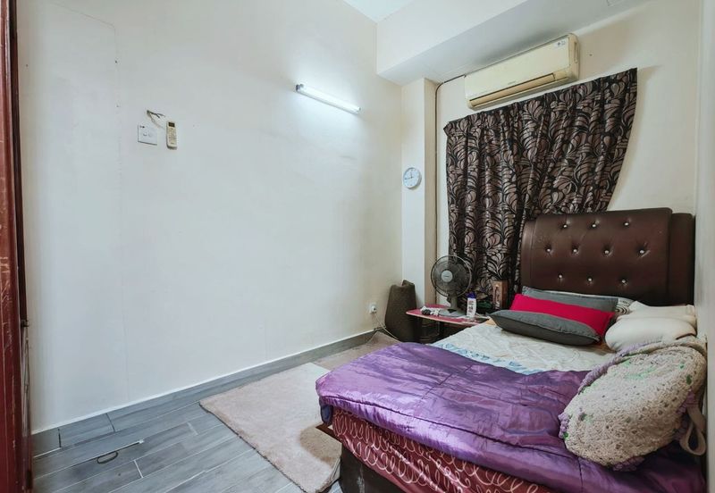 Taman Bukit Subang Seksyen U16 Shah Alam, 22 x 80 Extended Dapur 5 Min ke Elmina Lakeside Mall | Double Storey Terrace FOR SALE! - RM660k Negotiable