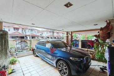 Taman Bukit Subang Seksyen U16 Shah Alam, 22 x 80 Extended Dapur 5 Min ke Elmina Lakeside Mall | Double Storey Terrace FOR SALE! - RM660k Negotiable