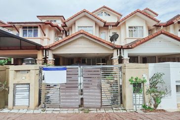 Taman Bukit Subang Seksyen U16 Shah Alam, 22 x 80 Extended Dapur 5 Min ke Elmina Lakeside Mall | Double Storey Terrace FOR SALE! - RM660k Negotiable