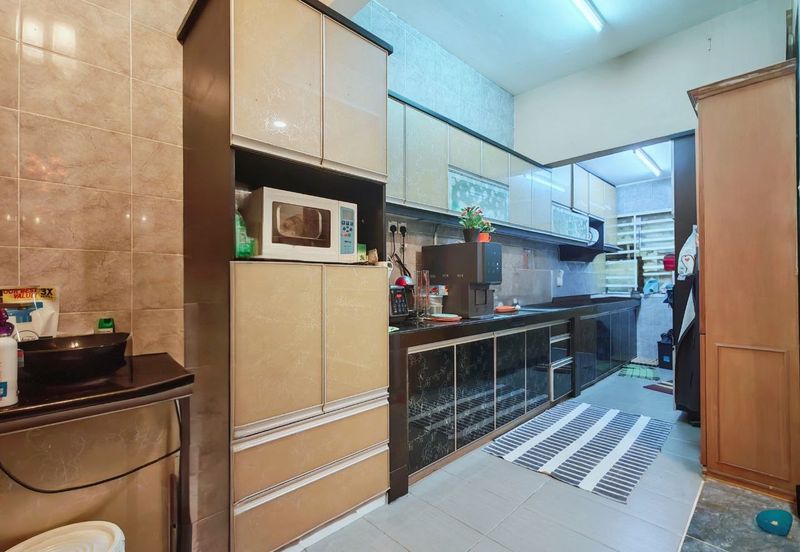 Taman Bukit Subang Seksyen U16 Shah Alam, 22 x 80 Extended Dapur 5 Min ke Elmina Lakeside Mall | Double Storey Terrace FOR SALE! - RM660k Negotiable