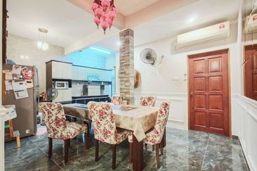 Taman Bukit Subang Seksyen U16 Shah Alam, 22 x 80 Extended Dapur 5 Min ke Elmina Lakeside Mall | Double Storey Terrace FOR SALE! - RM660k Negotiable