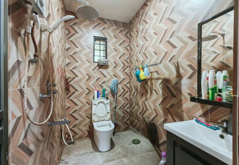 Taman Bukit Subang Seksyen U16 Shah Alam, 22 x 80 Extended Dapur 5 Min ke Elmina Lakeside Mall | Double Storey Terrace FOR SALE! - RM660k Negotiable