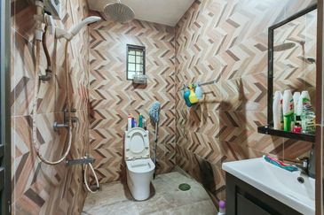 Taman Bukit Subang Seksyen U16 Shah Alam, 22 x 80 Extended Dapur 5 Min ke Elmina Lakeside Mall | Double Storey Terrace FOR SALE! - RM660k Negotiable