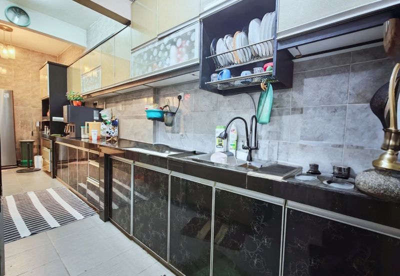 Taman Bukit Subang Seksyen U16 Shah Alam, 22 x 80 Extended Dapur 5 Min ke Elmina Lakeside Mall | Double Storey Terrace FOR SALE! - RM660k Negotiable